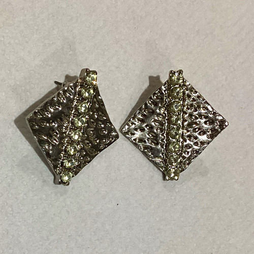 Silver tone square stud - square,